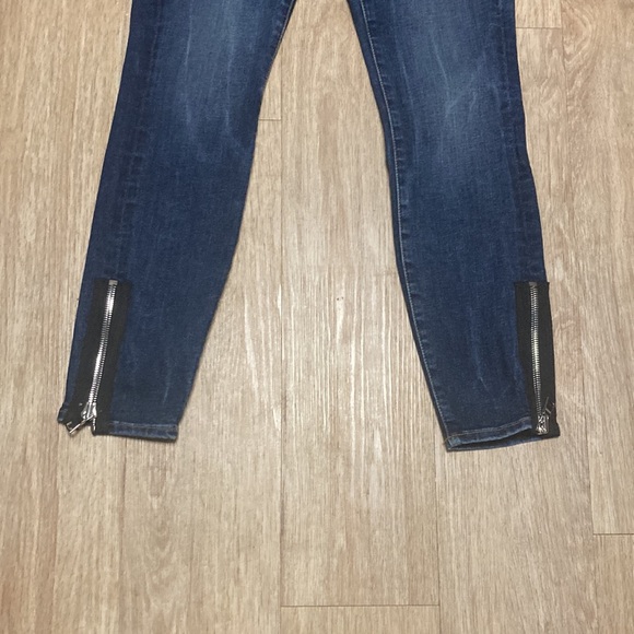 Good American Good Waist Zipper Detail Jeans - Picture 5 of 14